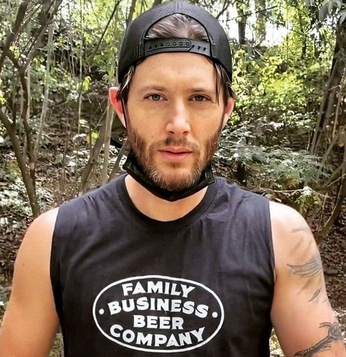 Rose_ackles_'s tweet photo. good morning y'all https://t.co/T9bvV8lHNc