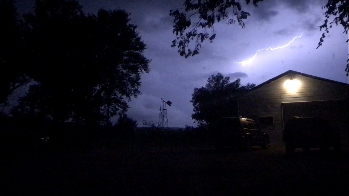 That was a spectacular 4am thunder &amp; lightning ⚡️ show. I’m happy my sister woke me up for it. 🤣👍 #mbstorm #stlazare