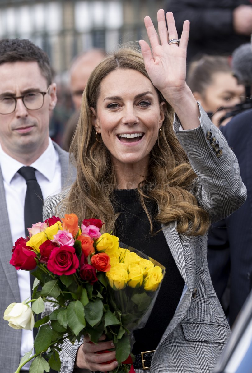 Catherine, Princess of Wales waves to well wishers after a visit to Sudbury Silk Mills in Sudbury, Suffolk. #KateMiddleton #PrincessOfWales #princesskate #royal #royals