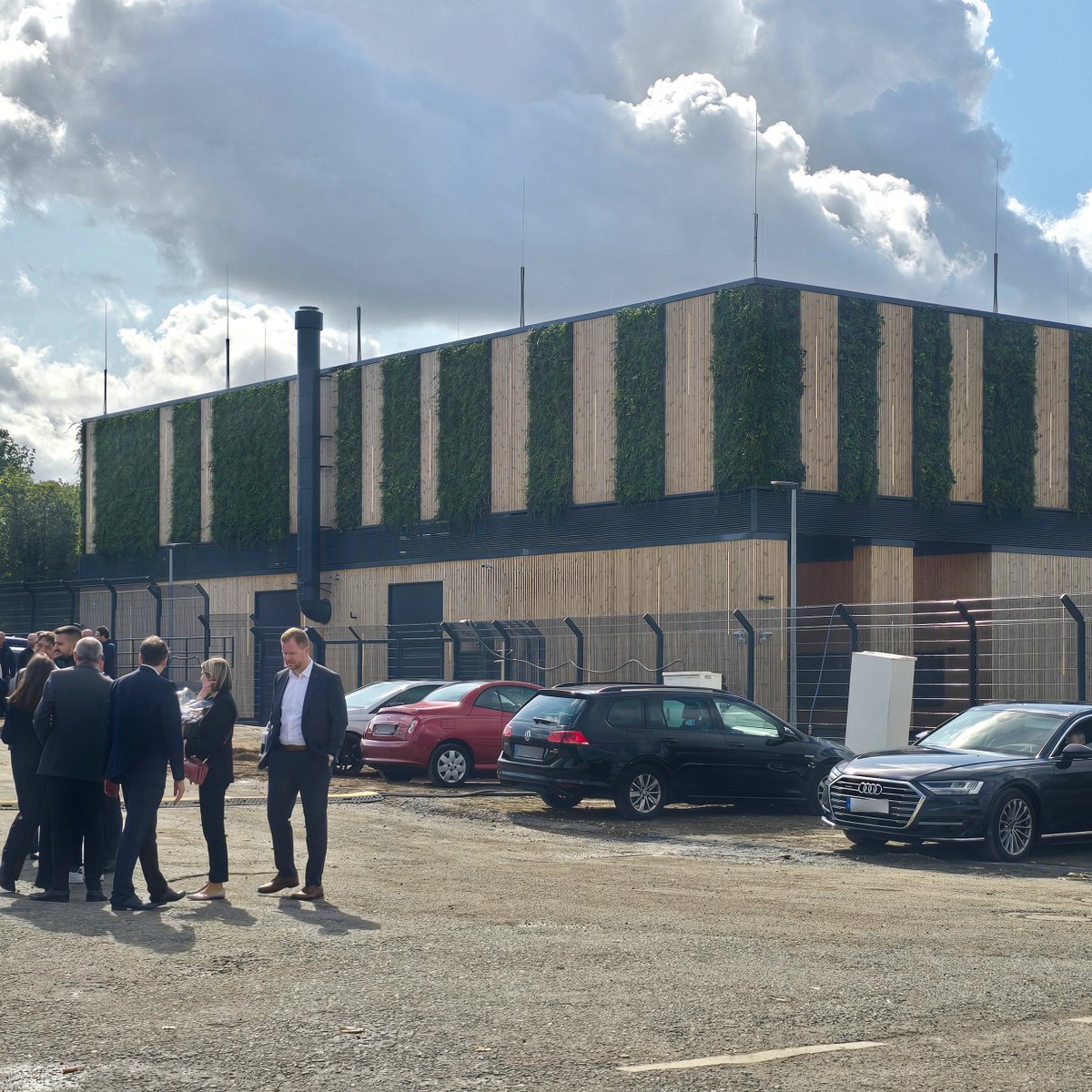 vncbiz's tweet photo. Ein toller Tag für die digitale Zukunft! Heute feiern wir die Eröffnung des ersten YEXIO-Rechenzentrums in Heiligenhaus – eine beeindruckende Leistung der Partner HOCHTIEF PPP, Palladio Ventures, YEXIO, Thomas Krenn und Yorizon.

Wir sind stolz, mit VNClagoon Teil des souveränen Cloud-Stacks von Yorizon zu sein und gemeinsam Innovationen voranzutreiben!

#YEXIO #CloudInnovation #Heiligenhaus #VNClagoon #Yorizon #Rechenzentrum #HOCHTIEF #DigitalInfrastruktur #SmartData #DigitaleSouveränität