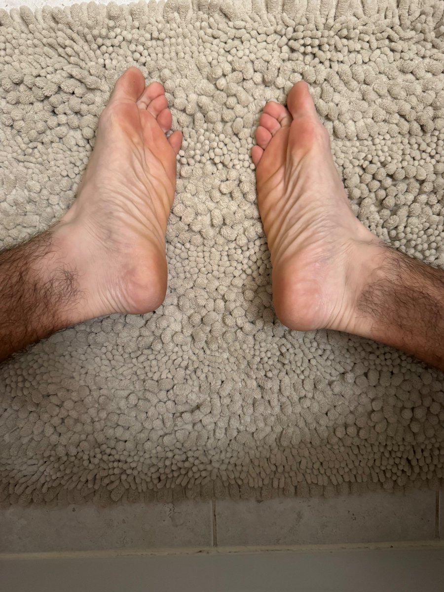 These feet are so sweaty and soft rn :3 #malefeet #guyfeet #guysoles #malesoles