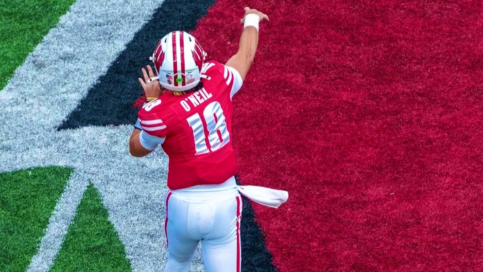 Luke Fickell on #Badgers QB Danny O’Neil:

“He’s taken full advantage of the time that he’s with Billy and also his experience last year as a freshman, and he’s letting it shine now.”