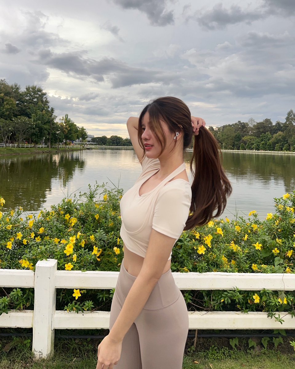prangchaa's tweet photo. ootd ลุคออกกำลังกายลุคนี้แบบไม่โป๊ ทั้งชุดไม่ถึงสามร้อยค่ะ ใส่แล้วสวย ใส่สบายผ้าไม่อับ ลุคคุณหนูมากหยิบมาใส่ได้บ่อยๆ มีหลายสีเลือก ใส่แล้วดูดี เชียร์มากกกก! https://t.co/fD6KueoQti