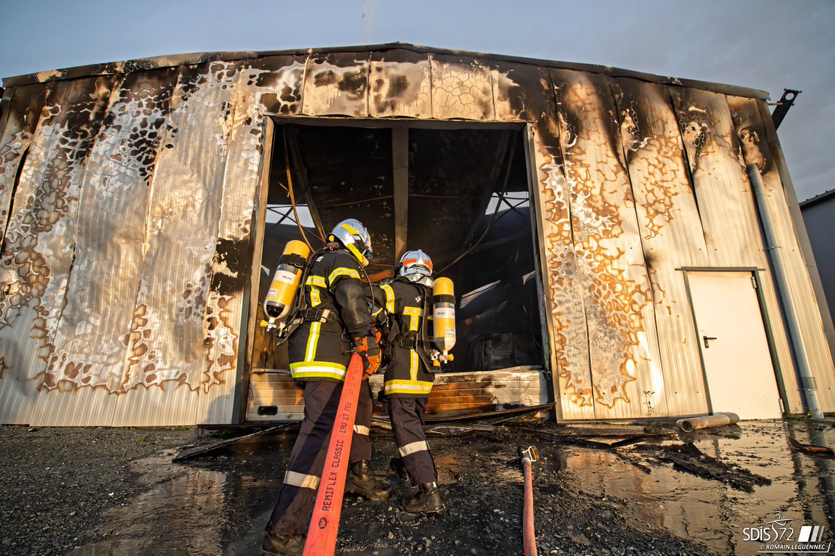 SDIS_72's tweet image. Les sapeurs-pompiers de la Sarthe sont intervenus pour un feu de garage sur la commune de Noyen-sur-Sarthe.

Grâce à une montée en puissance rapide, l’incendie a été maîtrisé et la propagation à un bâtiment voisin a pu être évitée.