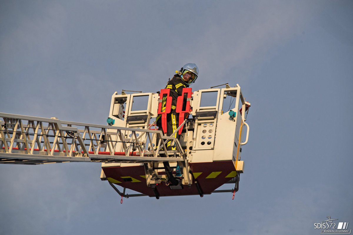 SDIS_72's tweet image. Les sapeurs-pompiers de la Sarthe sont intervenus pour un feu de garage sur la commune de Noyen-sur-Sarthe.

Grâce à une montée en puissance rapide, l’incendie a été maîtrisé et la propagation à un bâtiment voisin a pu être évitée.