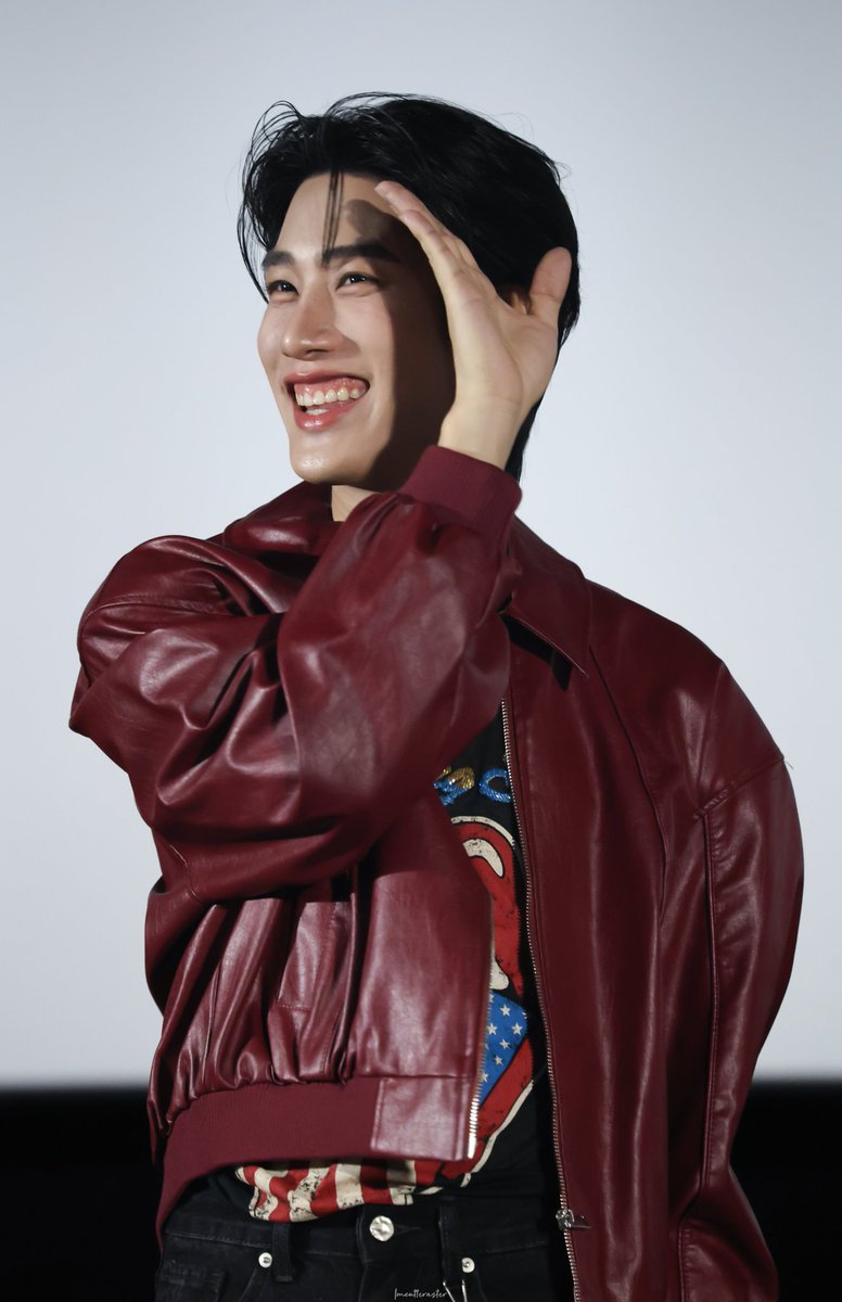 Imcutteraster's tweet photo. ผู้กองต๊อกกับพญานาคน้อย รายงานตัวคับ💫

MAJOR LOVES TFO
#TheRosesTHxTleFirstone 
#เติ้ลเฟิร์สวัน  #TleFirstone https://t.co/K7VJ96dr8V