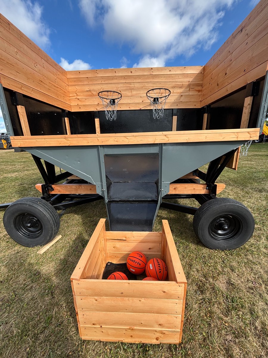 DPEPrecision's tweet image. 🏀 Final day of @outdoorfarmshow #COFS25!
Come try your shot at the grain cart basketball game created by our very own @deCorte18 🙌
She repurposed an old cart from her family farm into a one-of-a-kind game — and it’s waiting for you in the @NHAgriculture booth!
Don’t miss it!…