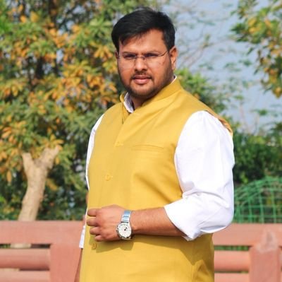 अमित यादव लखनऊ अपने आवास से फरार

इतना डरपोक