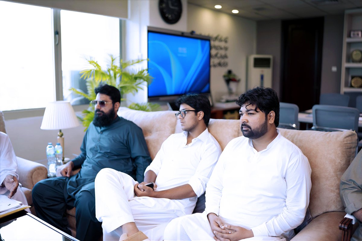 KamalMQM's tweet photo. اسلام آباد: وفاقی وزیر صحت سید مصطفیٰ کمال سے آصف حمید (بیٹے ڈاکٹر اسرار احمد، قرآن اکیڈمی لاہور) نے ملاقات کی۔  
ملاقات میں صحت، تعلیم اور سماجی اصلاحات کے حوالے سے قرآن اکیڈمی کے کردار اور باہمی تعاون کے امکانات پر تبادلہ خیال کیا گیا۔

#MustafaKamal
#HealthMinister
#SocialReforms
#QuranAcademy
#HealthAndEducation
#Pakistan