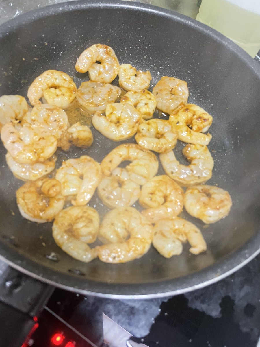 フライパンケイジャンシュリンプ焼くしか脳なくてもシェフ