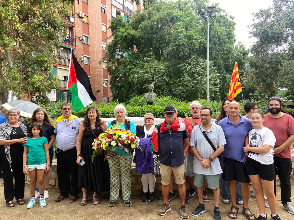 ✊🏼 Aquest matí, <a href="/comunistes/">Comunistes de Catalunya</a> hem participat en els actes d'homenatge a Salvador Allende, a Barcelona i Badalona.

🇨🇱 ¡El pueblo, unido, jamás será vencido!