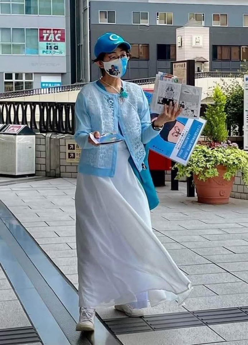 Japon bir kadının elindeki broşürlerle Tokyo sokaklarında, Doğu Türkistan’daki soykırımı anlatması sosyal medyada gündem oldu.

#DoğuTürkistan