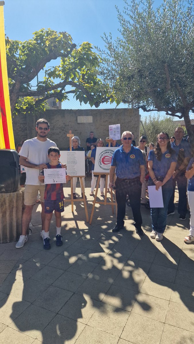 Commemorem la Diada Nacional de Catalunya amb la participació de totes les entitats locals, representants de l'Ajuntament i veïns i veïnes.

Un any més acompanyats de la música de la Coral Flors d'Urgell, que ha presentat el logotip i la lletra de l'himne del centenari.
