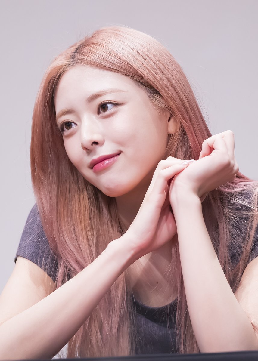 ITZY_PAN's tweet photo. 250627   
#있지 #ITZY #유나 #YUNA https://t.co/5bv34pMPE8