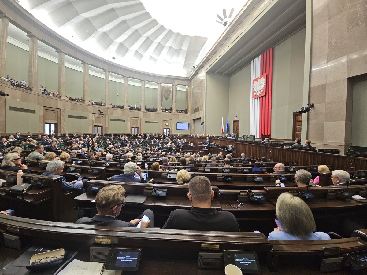M_Jozefaciuk's tweet photo. W Sejmie trwa Informacja Wiceprezesa Rady Ministrów, Ministra Obrony Narodowej, na temat naruszenia polskiej przestrzeni powietrznej przez rosyjskie drony.

#walczsercem #posel #sejm https://t.co/3ZLTNVOOu7