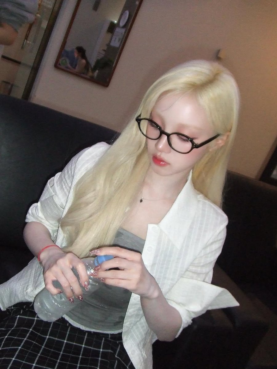 nerdy-coded, lip-lock loaded? exactly..! myself just a form of a pretty lil’ scholar, disguised in study notes, but actually rewriting the history of hot-girl confidence, melting up along with face card and aura.