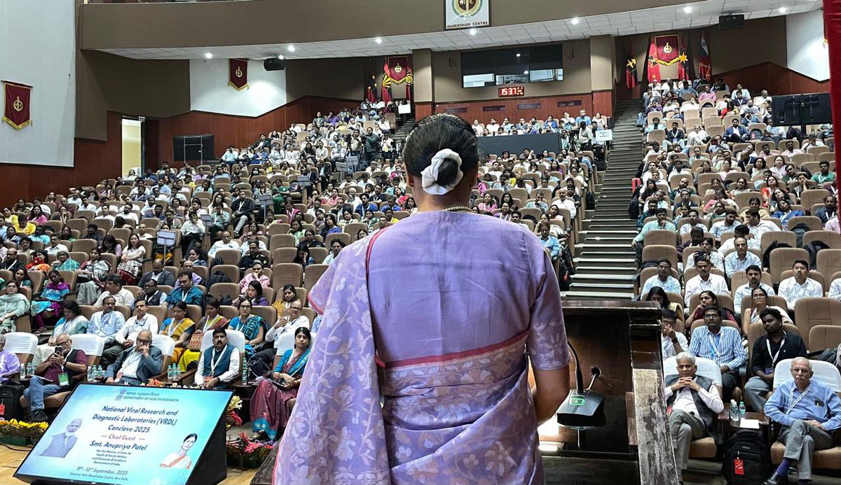 AnupriyaSPatel's tweet photo. I also extend my Heartiest greetings to the Top 25 VRDLs felicitated for their outstanding contributions to disease detection and laboratory excellence on the occasion. https://t.co/9EqyTzN98j