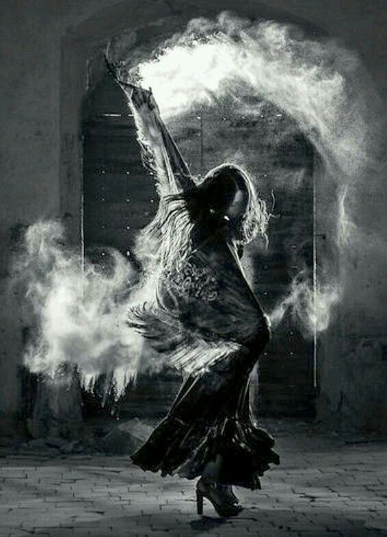 Bazen sessiz sedasız çıkmak gerek bir hikayeden, yazar kendini tanrı sanmasın diye…