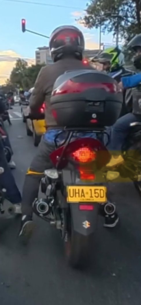 <a href="/PasaenBogota/">Pasa en Bogotá | Sr Bacca🐮</a> El matoneador de la vía, un desadaptado en una moto.
