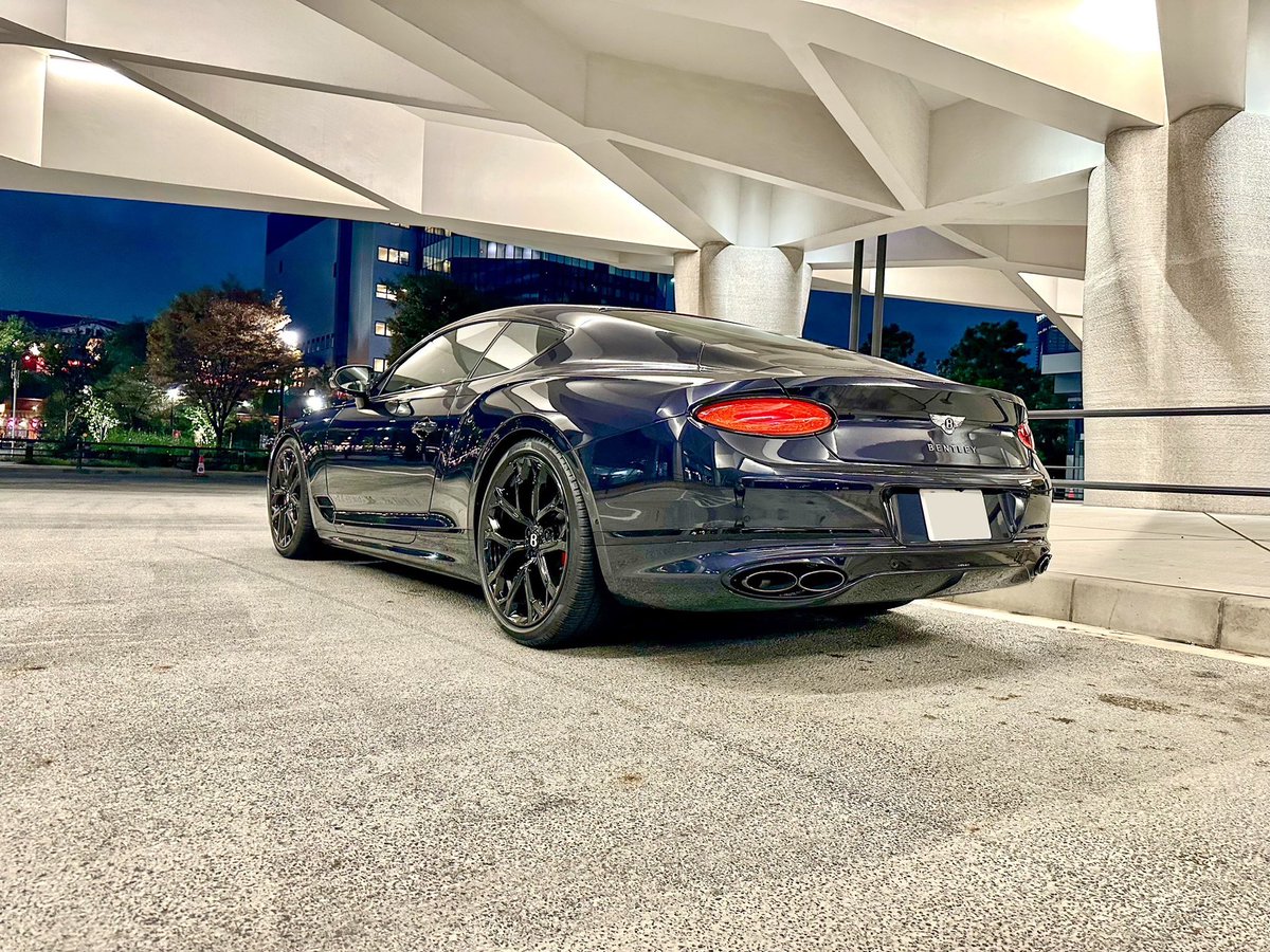 Bentley Continental GT S

ローダウンしてもらっても、もっと下げたい欲を抑えられなく再度ローダウン。

これ以上はダメだろうな〜😱

カーボンエアロ、今月中に装着したら一旦完成かな？
ホイール入れるかどうかまだまだ迷ってる😓
入れるにしても、真っ黒か、ポリッシュか☹️