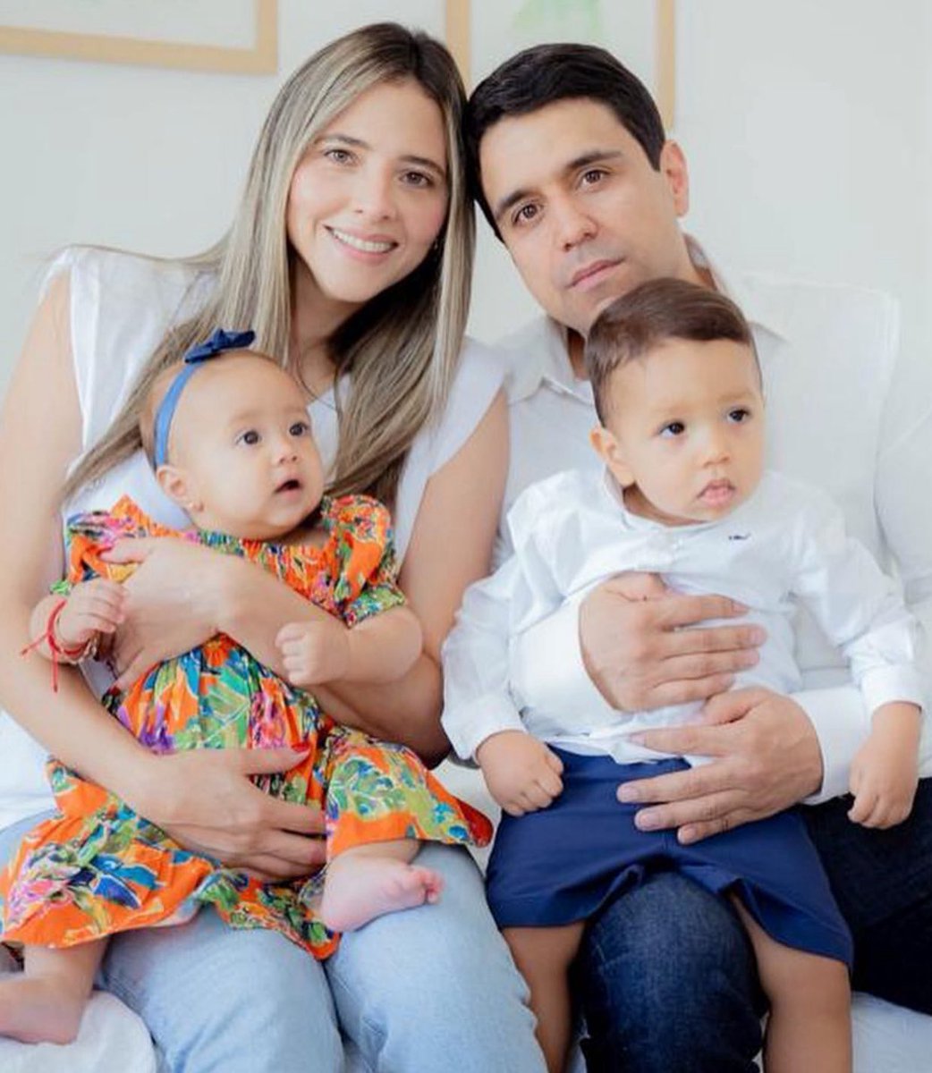 Feliz cumpleaños a la mejor mujer del mundo. Te amo.