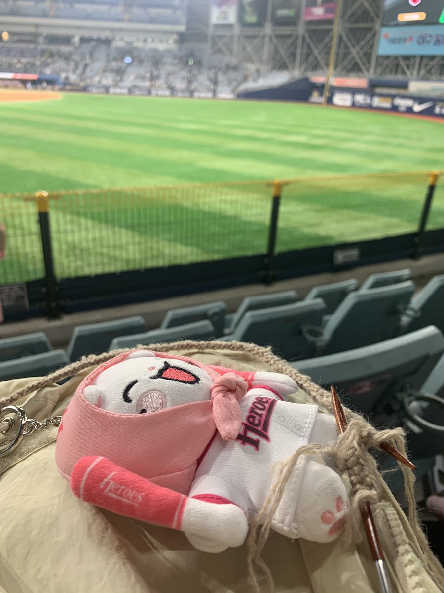 오늘은 뜨개를 별로 못 했어요 거의 앉아있지를 않아서🥹