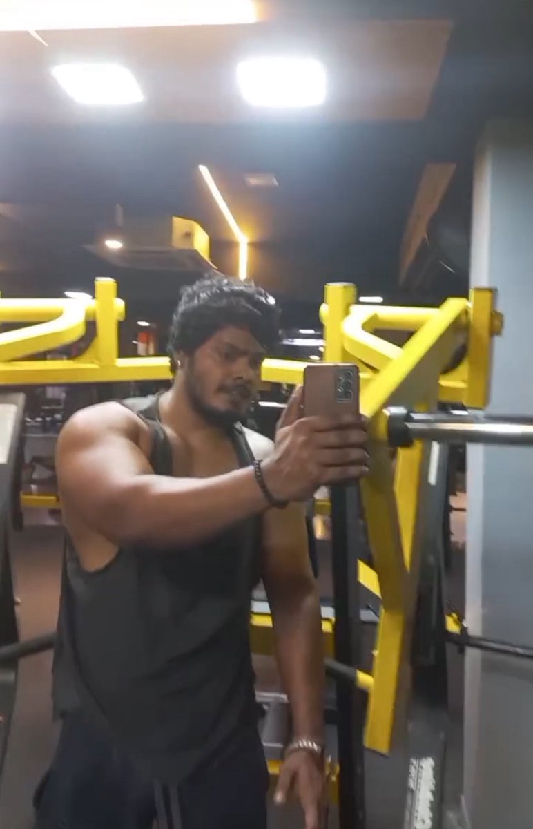 mahesh17kumar's tweet photo. The ROAR 🦁📈
.
.
.
.
.
.
.
.
#gym #gymrat #gymaesthetics #instagood #gymmotivation #explore #chaava #theroar https://t.co/GiA8GjGzp5