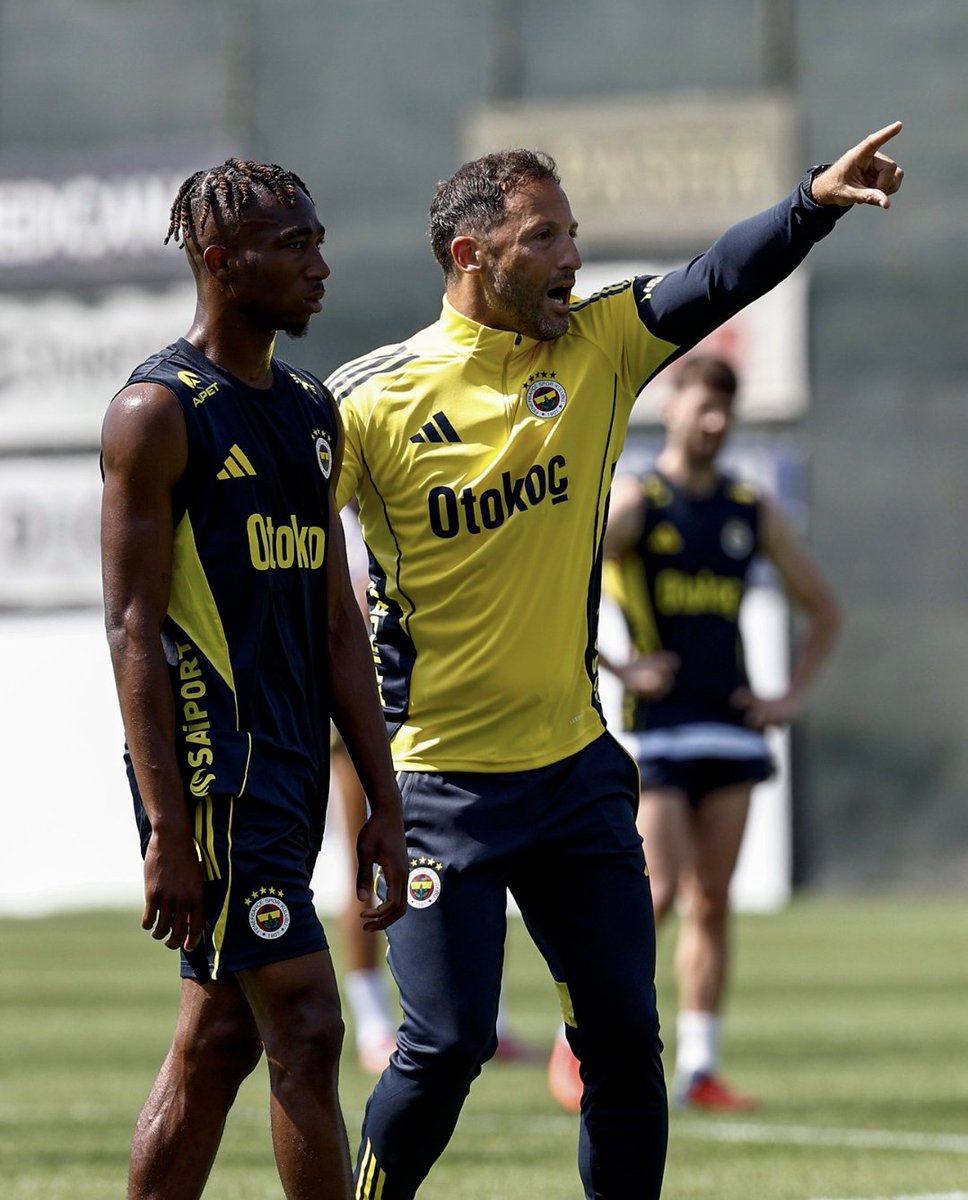 sen bu takımı şampiyon yap fotonu nurizade bey'in yanına koymazsak