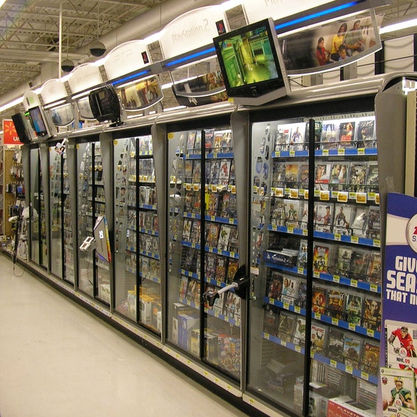 VideoGameHstry's tweet image. Walking through the video game section at Walmart in the 2000s