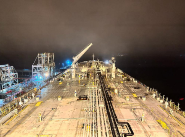 PortofCork's tweet photo. A #PilotsPerspective of a murky night sky at Whitegate! 😶🌫️
📸 Tony Mulcahy https://t.co/1rfrfhyr8g