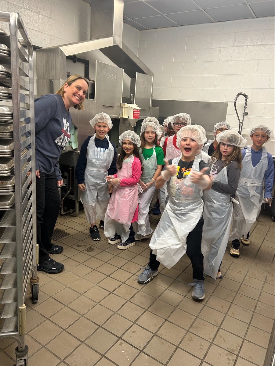 FCSNutrition's tweet photo. 🥗 September is #FoodSafetyMonth!
Our School Nutrition team works hard every day to serve meals that are safe, healthy, and delicious.
👏 Thank you to the heroes behind the scenes! #FuelingGA #GSNALegacyBuilders https://t.co/Or4GbjqMdH