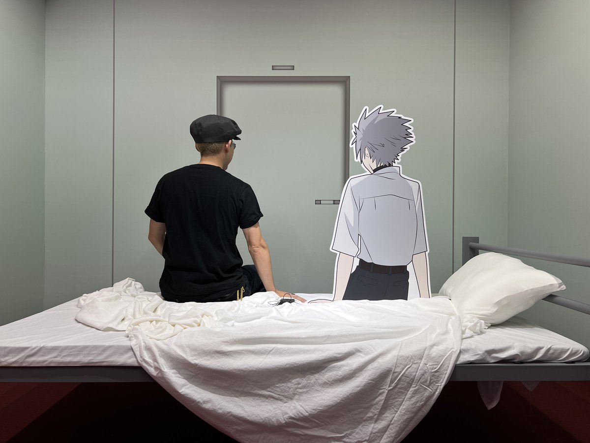 フクダーダ先生のお誘いでアニメイト池袋店の渚カヲル展の内覧会にお邪魔させていただきました。
意外な事に入った瞬間「カヲルくん推しです」ってなった。
撮影ブースも凝ってて楽しいし、ぜひ皆さんも行ってみるといいですよ。
＃渚カヲル
＃エヴァ30
＃エヴァンゲリオン