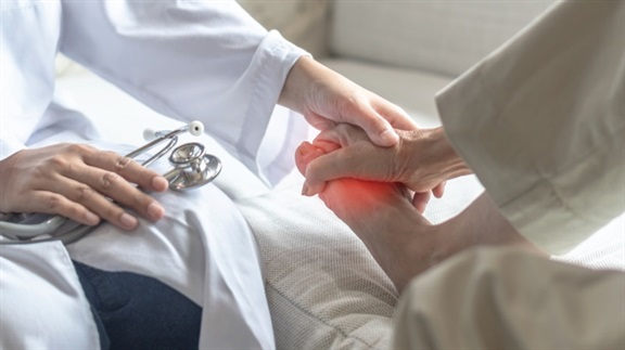 Via <a href="/GreenJournal/">Neurology Journal</a>: Social drivers of health significantly increase the risk of #PeripheralNeuropathy, especially among Hispanic adults. Disparities persist even after adjusting for other factors: hubs.la/Q03HwGxF0

#NeuroTwitter @AANMember <a href="/EvanReynoldsPhD/">Evan Lee Reynolds</a> <a href="/DrTarunSinghal/">Tarun Singhal, MD</a>