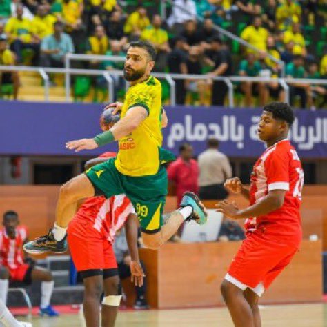 deeero2020's tweet image. لأن وجودك هيبه كما هيبة ملك .. فلسان حال من يفقه كرة اليد يردد باطمئنان 
مدام معاي القمر مالي ومال !
كيف نخاف وأنت قائد فرقة الأوركسترا ومصدر الأمان والعقل المُدبر لكافة الأمور المستعصية
قد يُخيّل للبعض أن يد الخليج سهلة المنال على الورق وعندما يرونك في أرض الملعب يتغير الرأي💚💛