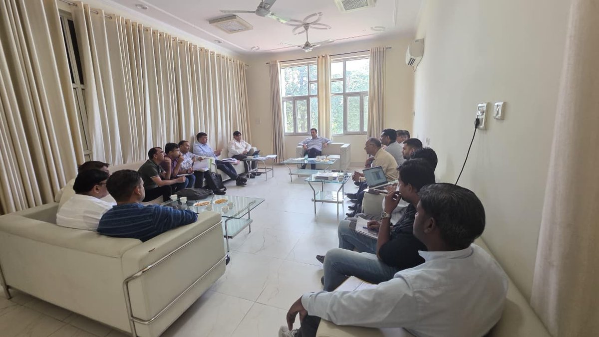 UPSIDA's tweet photo. CEO #UPSIDA Shri Mayur Maheshwari held a meeting of CD-1, association members &amp; industrialists of #Ghaziabad. He inspected IA #BulandshahrRoad, reviewed development works, assessed progress &amp; issued directives to expedite execution &amp; strengthen infrastructure. https://t.co/Mano9g9gpj