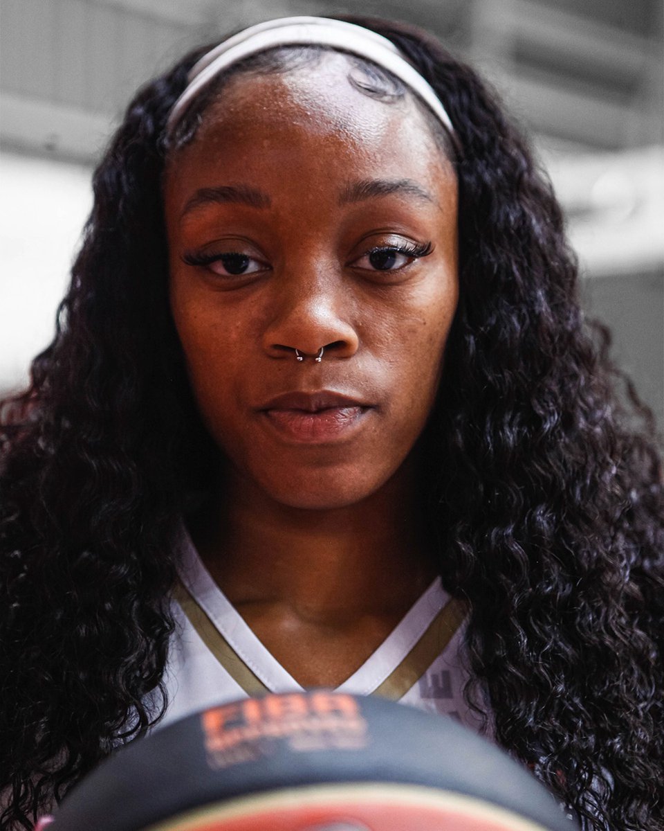 🦁 #PlantelFelino2025

👉 Presentamos a Kyaja Williams, alero de 1.80m 🇺🇸 con paso por Portugal, Luxemburgo, Irlanda y USA. 🌍

🏀 Versatilidad, potencia y calidad internacional que se suman a Los Leones este 2025.

¡Bienvenida, Kyaja! 🔥
#VamosLeonas #BasquetFemenino