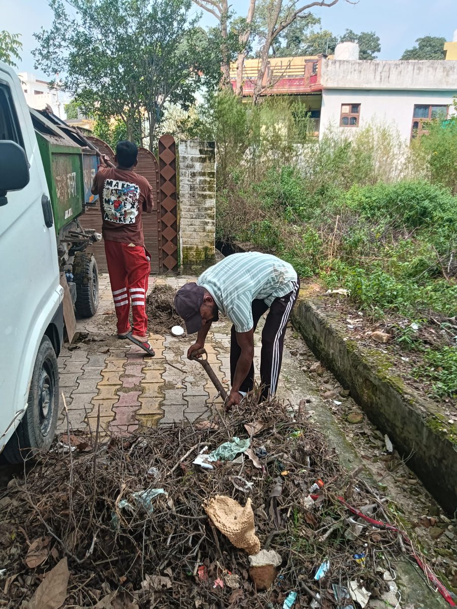 EosambaJk's tweet photo. Daily cleaning in different locations of Samba Town 
@CM_JnK 
@dcsambaoffice 
@diosamba1 
@SwachhBharatGov 
@JammuUlb 
@mandeep082 
@SwachhBharatGov 
@OfficeOfLGJandK https://t.co/jIwjEB31fD