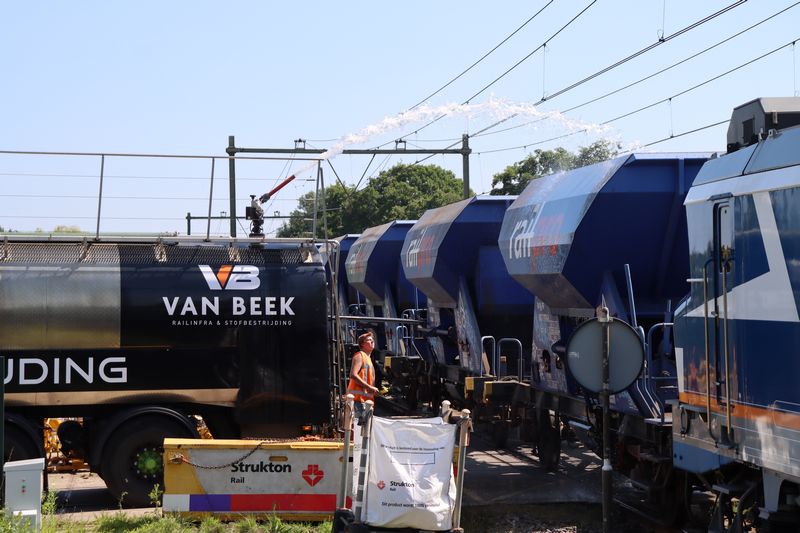OVnieuwsINFO's tweet image. ProRail gebruikt vanaf 2026 kwartsloze ballast bij alle spoorprojecten - treineninnederland.nl/2025-09-11_Pro…

#ProRail #Ballast #Kwarts #Arbeidsinspectie #Spoor #RailInfra #Treinen #Treinennieuws #Nieuws #OVnieuws #OpenbaarVervoer #Treinleven