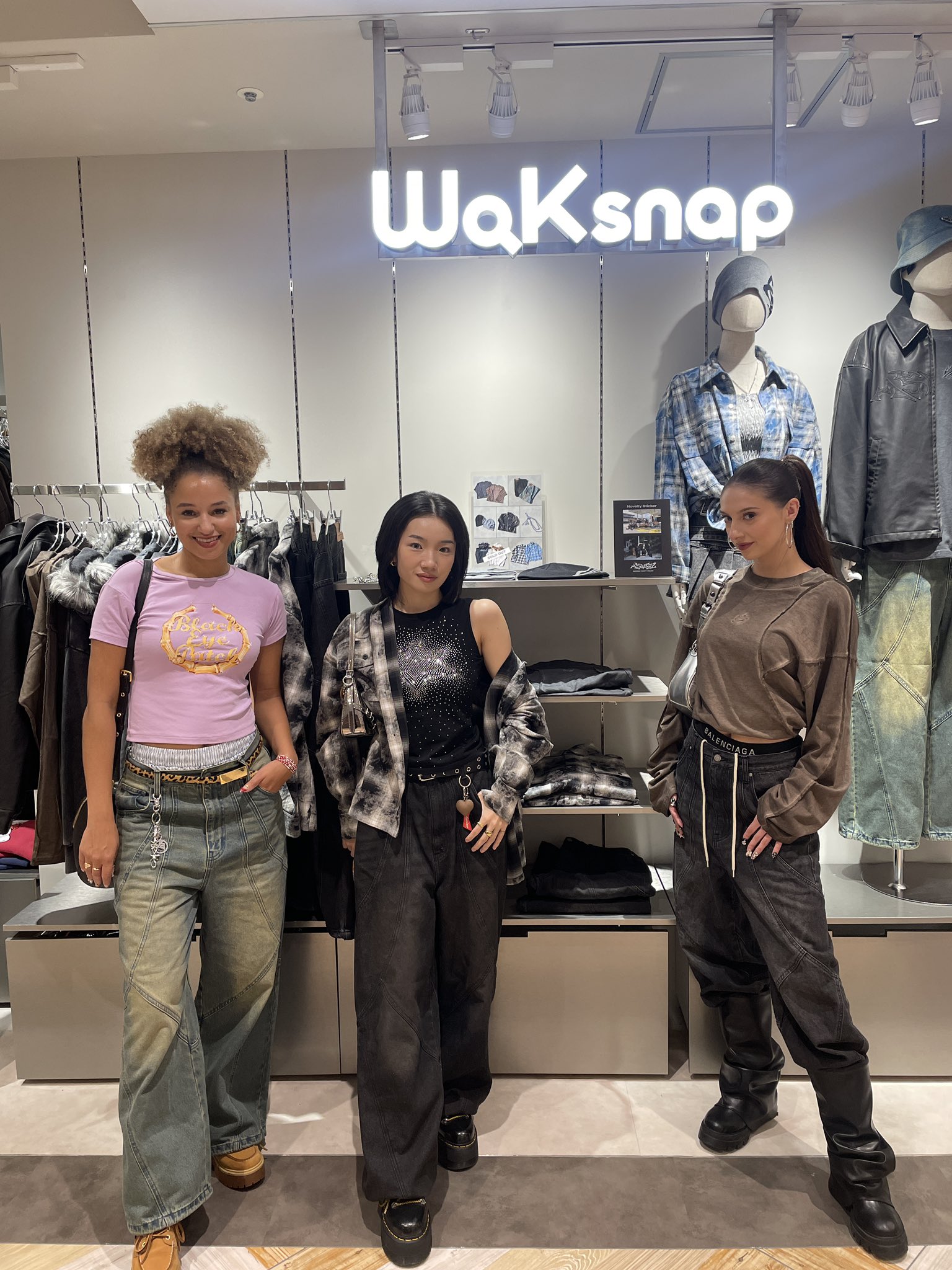 MA55IVE】×SHORT ROUND ファーグラフィックZIPパーカー L WEGO