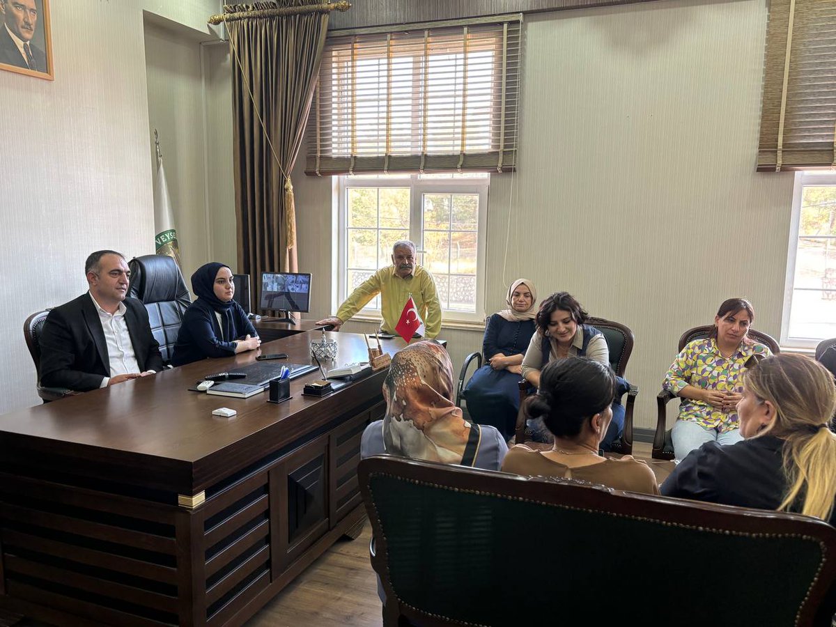 Siirt DEM ve DBP il örgütlerimiz, Siirt Belediye Eşbaşkanımız, TJA ve Kurtalan Belediye Eşbaşkanlarımız ile beraber Veysel Karani Belediyesi eşbaşkanlarımız Berfin Evren ve Enes Cengiz'i ziyaret ettik. 

<a href="/DemSiirt/">DEM PARTİ SİİRT İL ÖRGÜTÜ</a> <a href="/dbpsiirtorgutu/">RÊXİSTİNA DBP'Ê YA SÊRTÊ✹DBP Siirt İl Örgütü</a> <a href="/AktinSadiye/">SadiyeAktin</a> <a href="/AlagasSopia/">Sofya Alağaş</a> <a href="/avkenanbilge/">Kenan Bilge</a>