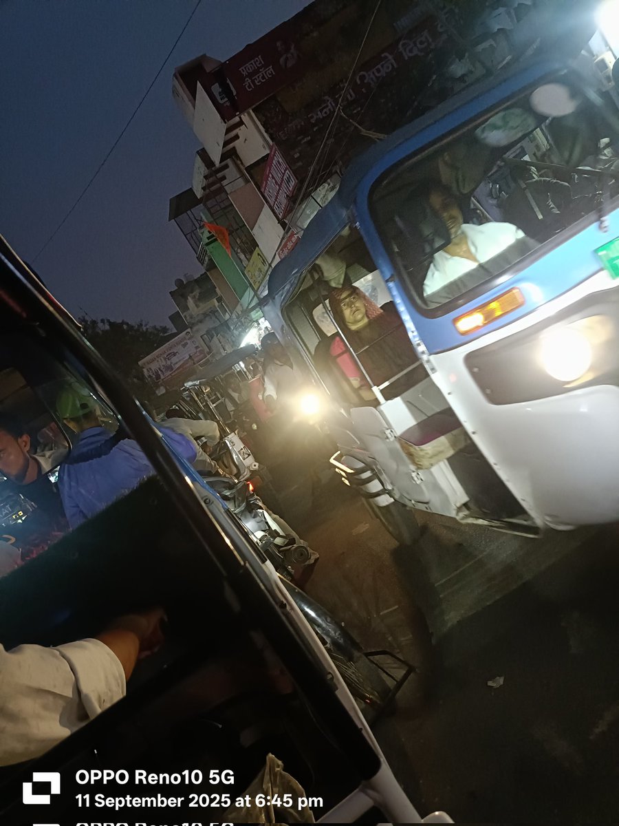 #आगरा 
शाहगंज बाजार में भीषण जाम कृपया निजात दिलाए.
<a href="/agrapolice/">POLICE COMMISSIONERATE AGRA</a> <a href="/Uppolice/">UP POLICE</a> <a href="/112UttarPradesh/">Call 112</a>