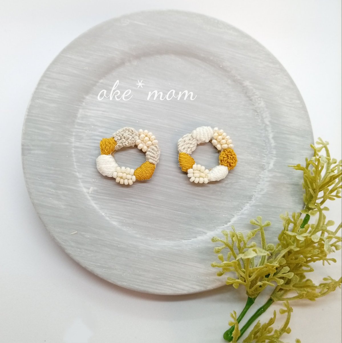 okemom2's tweet photo. 【OKE'S GALLERY 】
刺繍作品販売中です
是非ご覧ください☺️
minne→https://t.co/ASdWVXM8bX
creema→https://t.co/tx4UN3jCih
#okemom#ハンドメイド#ビーズ刺繍#ハンドメイドピアス#アクセサリー https://t.co/VJ4pw8BD2z