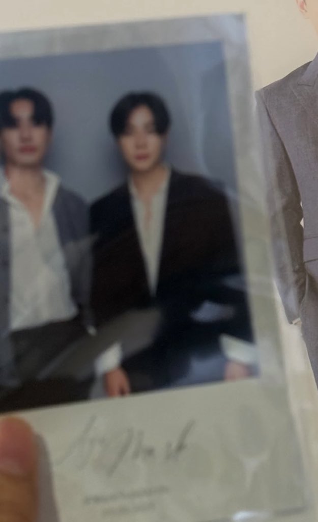 เอิร์ทมิกกลับมาให้เราทวงรูปนี้ต่อเร็ว คิดถึง ;—;