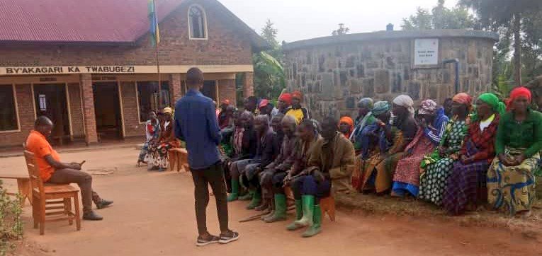 DAP_Rutsiro's tweet photo. Digital Tools & Government Services
📱💻 Digital Ambassadors in Rutsiro empower citizens to use smartphones & computers, unlocking opportunities!
🖥️ Access government services easily via https://t.co/g08uK01p0V or dial *909#. No more long queues!
#DigitalRwanda #Irembo https://t.co/GCK8q3JV37