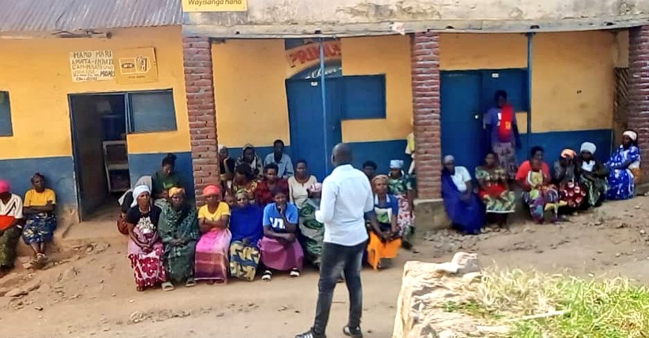 DAP_Rutsiro's tweet photo. Digital Tools & Government Services
📱💻 Digital Ambassadors in Rutsiro empower citizens to use smartphones & computers, unlocking opportunities!
🖥️ Access government services easily via https://t.co/g08uK01p0V or dial *909#. No more long queues!
#DigitalRwanda #Irembo https://t.co/GCK8q3JV37