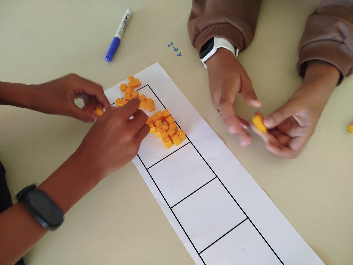 Dominbenito's tweet image. Comenzamos con los #ExplodingDots de @jamestanton.
¿Cómo se representan estos números en la &quot;máquina 1&amp;lt;--2&quot;? 
La secuencia completa (hasta operaciones con polinomios en Secundaria), aquí: globalmathproject.org/exploding-dots/