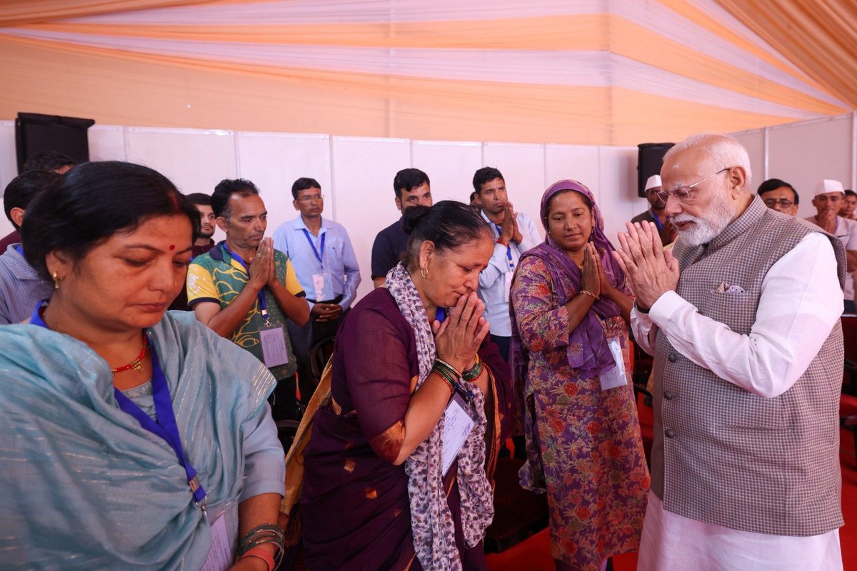 Narendra Modi tweet media