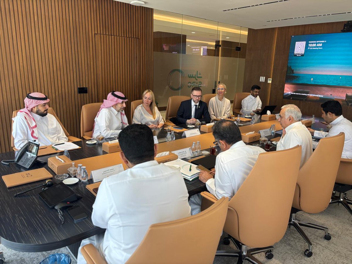 Jadarah_cc's tweet image. خلال زيارة الرئيس التنفيذي المستشار أ.ماهر الحضراوي لمقر الشركة السعودية للاستثمار وإعادة التدوير (SIRC)، التقى بسعادة المهندس زياد الشيحة الرئيس التنفيذي بحضور سعادة السيدة ماريا بيلوفاس، سفيرة جمهورية إستونيا لدى المملكة العربية السعودية والسيد ليهاري كاوستل امين مجلس الأعمال…