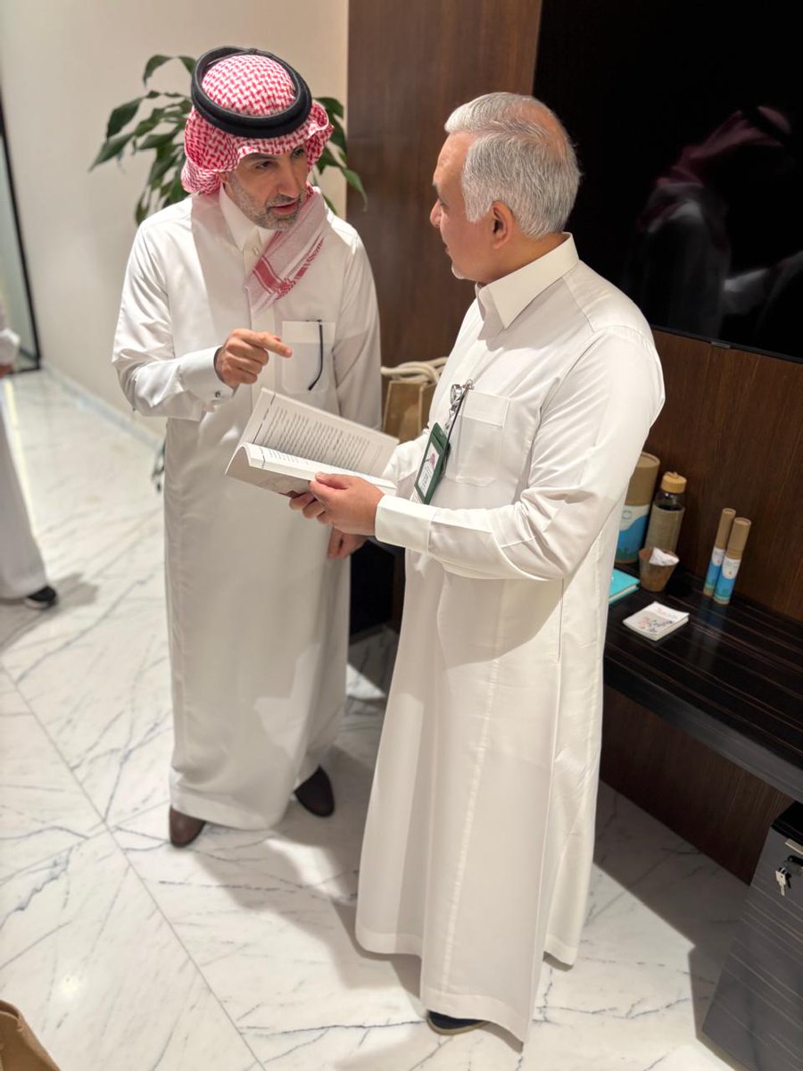 Jadarah_cc's tweet image. خلال زيارة الرئيس التنفيذي المستشار أ.ماهر الحضراوي لمقر الشركة السعودية للاستثمار وإعادة التدوير (SIRC)، التقى بسعادة المهندس زياد الشيحة الرئيس التنفيذي بحضور سعادة السيدة ماريا بيلوفاس، سفيرة جمهورية إستونيا لدى المملكة العربية السعودية والسيد ليهاري كاوستل امين مجلس الأعمال…
