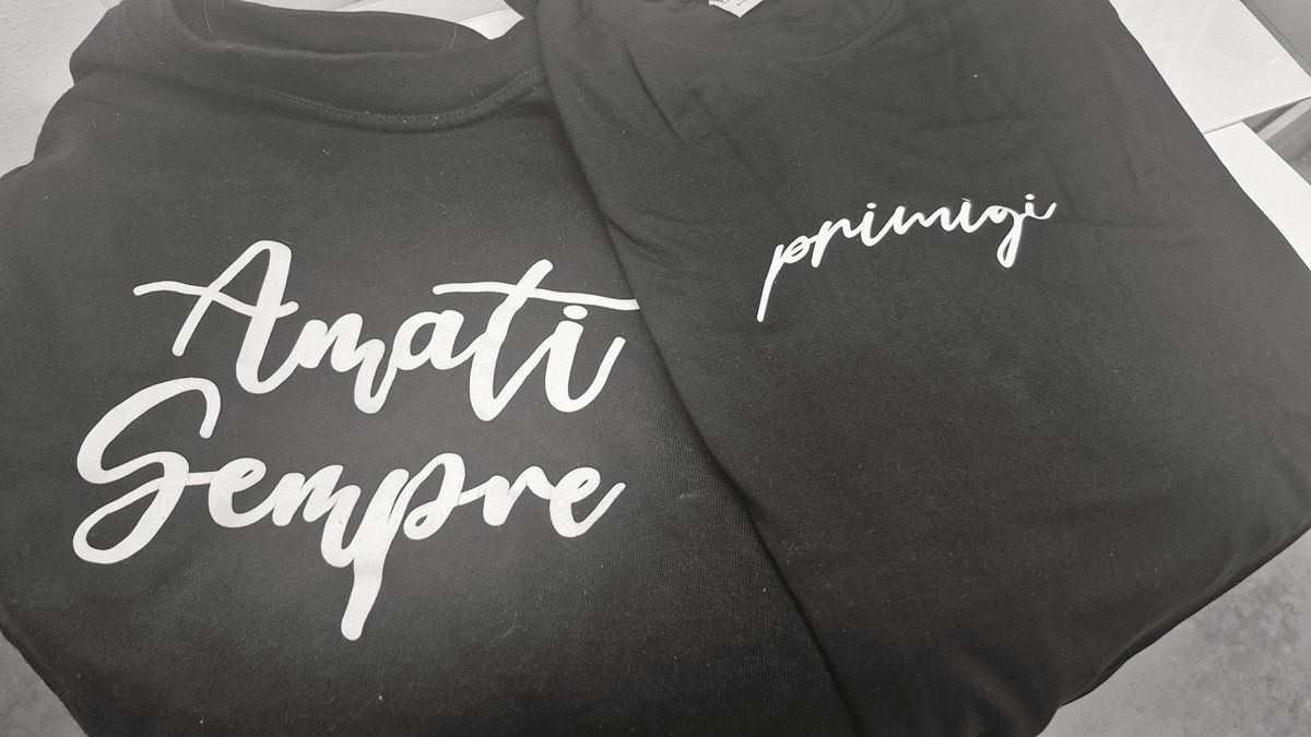AnnaPauramai's tweet photo. la mia nuova t shirt del lavoro ha un font vagamente familiare....
#primigi #ultimo ? 😂 https://t.co/KyOmqV9hp4